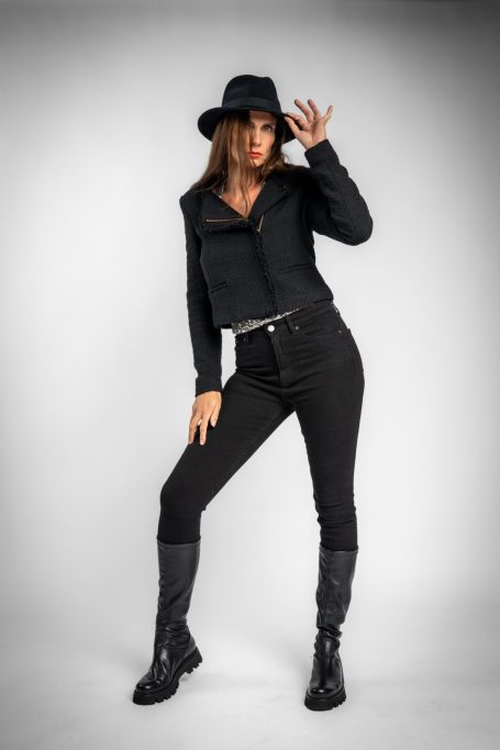 Modefoto im Studio mit Hut