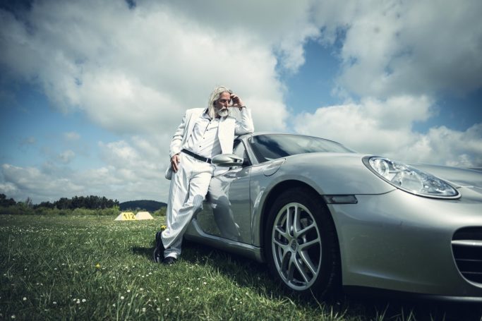 Porsche Cayman auf Flugplatz